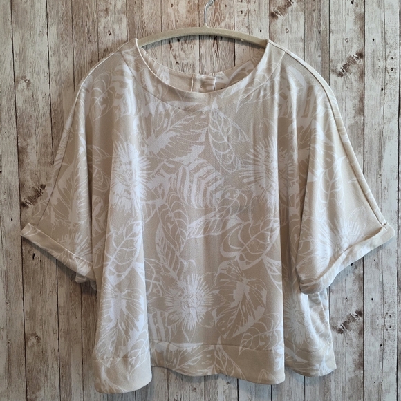 Adrianna Papell Tops - Women's Adrianna Papell Top Blouse XL Beige Floral Print Cropped Dolman